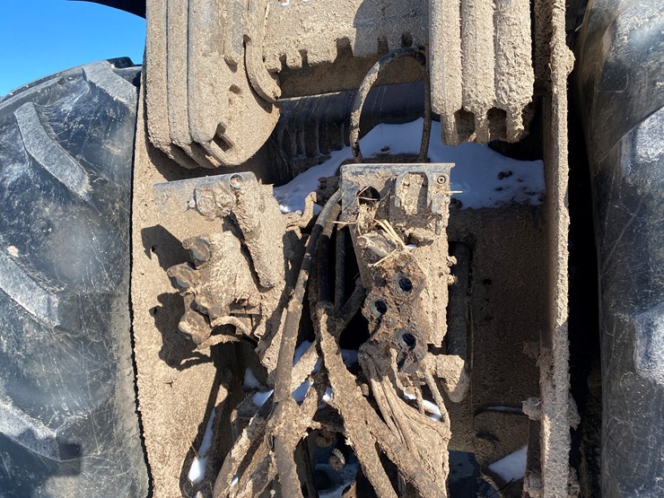 2011-new-holland-390-image-12