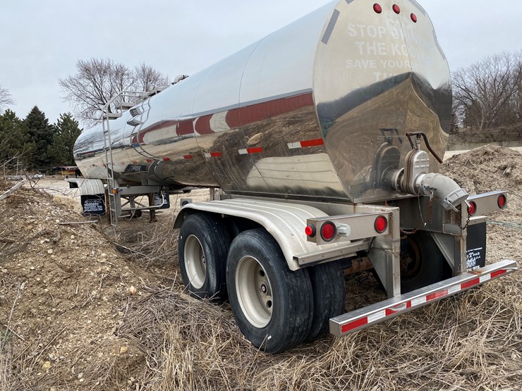 #540-•-2003-st+e-fab-insulated-6,200-gallon-tanker-trailer-(wi-title-in-delay)-(watertown,-wi)-image-11
