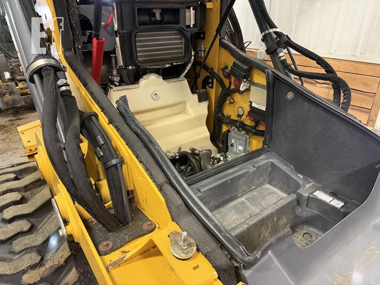 2024-deere-330g-image-21