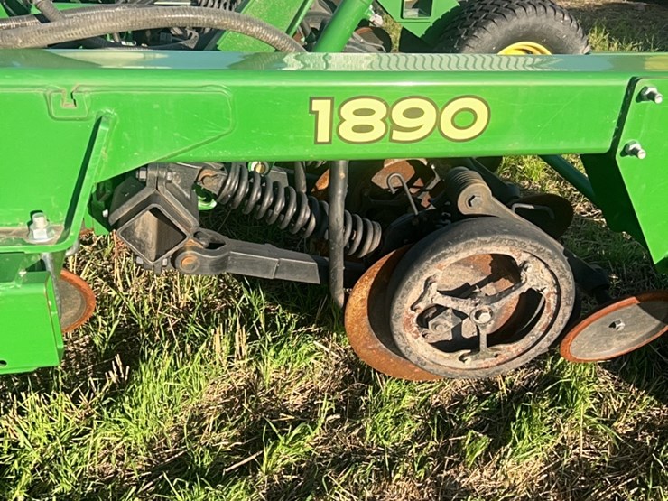 2018-john-deere-1910-image-106