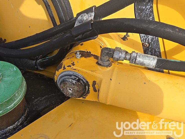 2018-deere-310sl-image-37