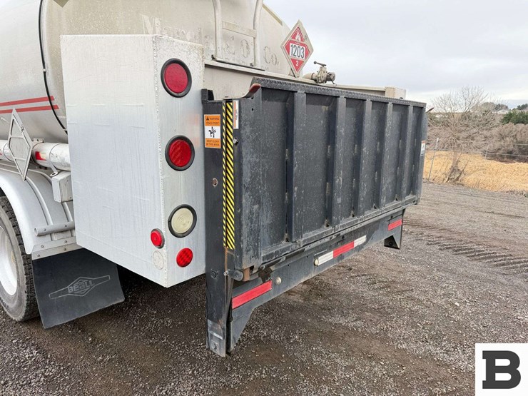 1993-freightliner-fld112-image-22