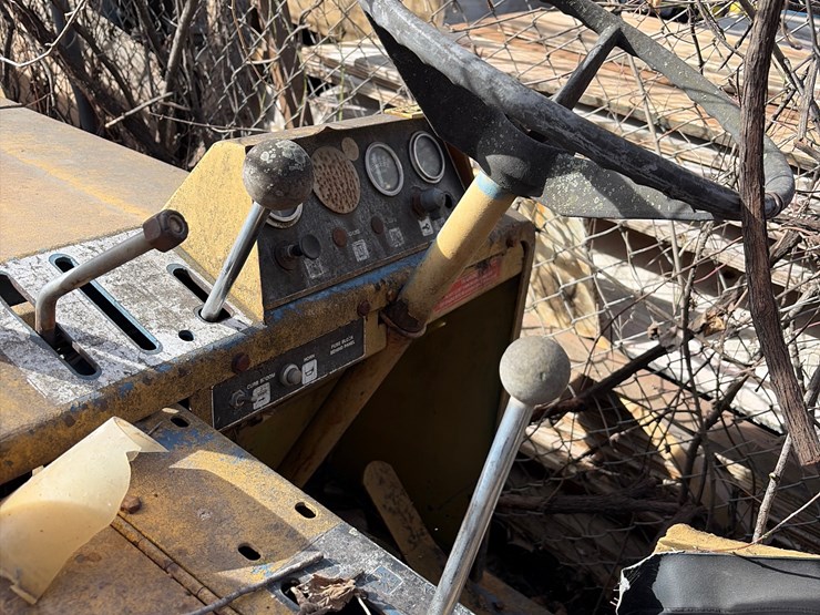 #60-•-lot-60-image-4