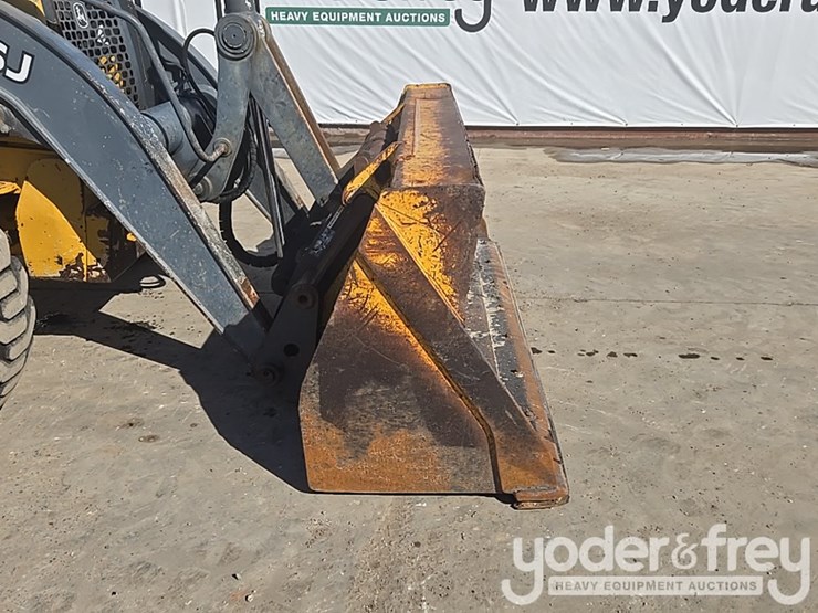 2010-deere-310sj-image-13