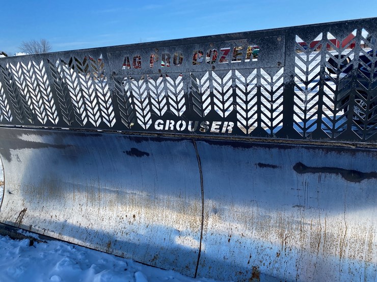 2011-new-holland-390-image-40