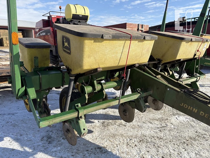 john-deere-7200-image-9