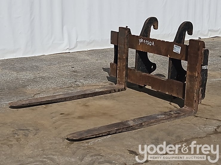 caterpillar-420f2-image-1