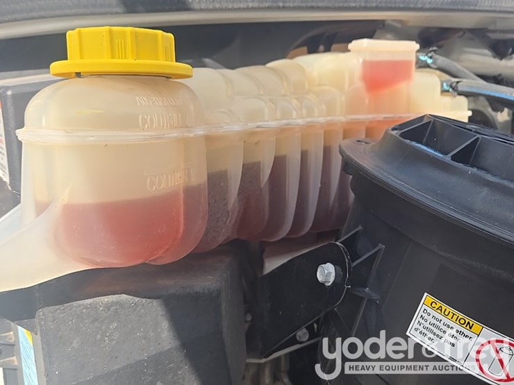 2021-freightliner-m2-106-image-98