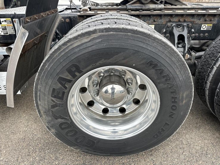 2020-kenworth-t680-image-54