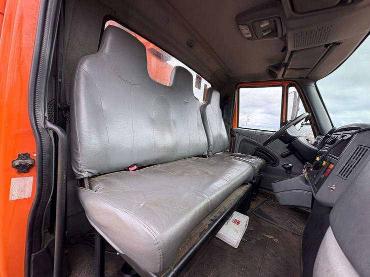 2004-international-durastar-4300-image-17