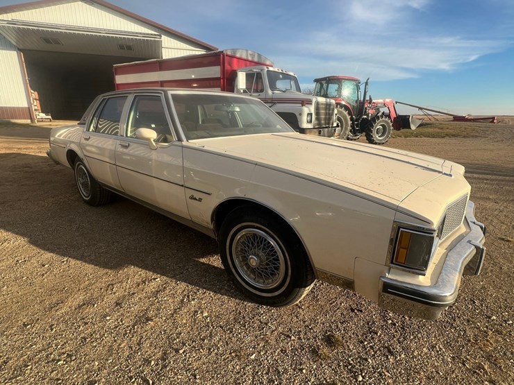 lot-13.-oldsmobile-delta-88-royale-car,-4-dr.,-196,050-mi,-307-v8,--4-speed-automatic-image-11