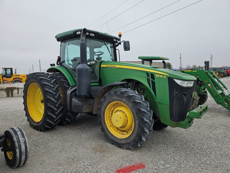 2011-john-deere-8235r-image-21