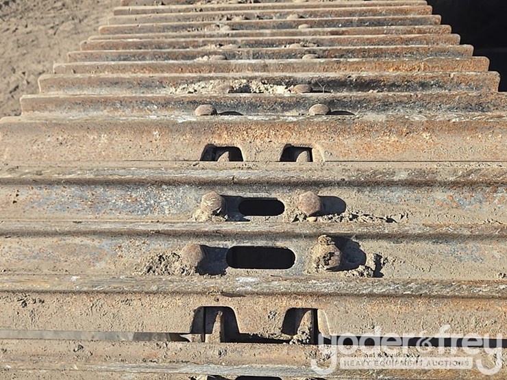 2016-caterpillar-335fl-image-30