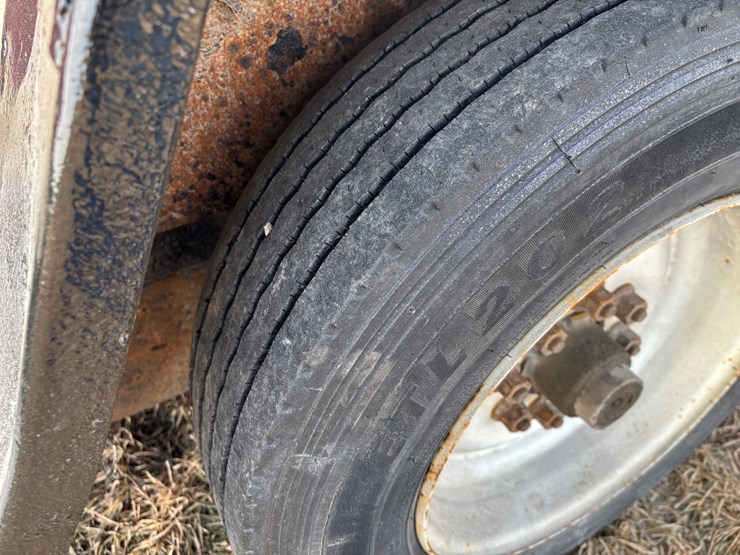 #2276-•-2013-b-&-b-20'-tandem-axle-tilt-bed-trailer-image-43