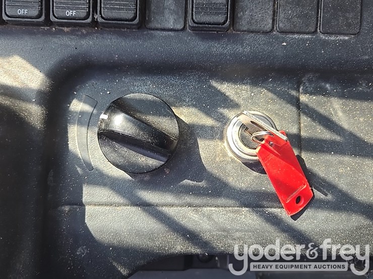 2023-takeuchi-tl12v2-image-61