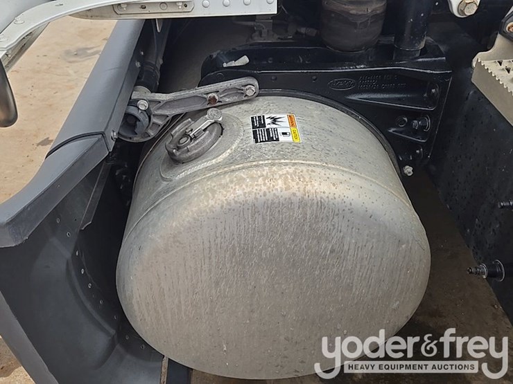 2019-peterbilt-579-image-53