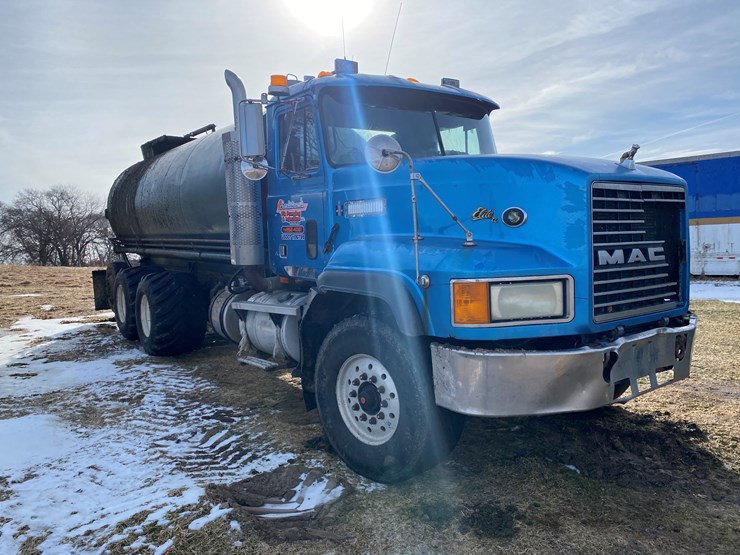 #425-•-mack-elite-cl-713-manure-truck-(has-wi-title)-(colfax,-wi)-image-2