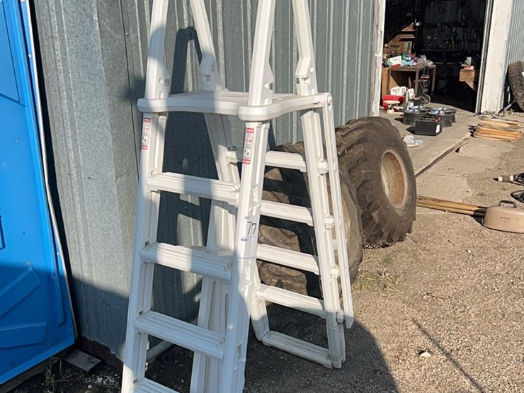 double-sided-ladder,-heavy-duty-plastic-image-4