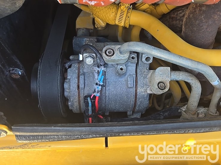 2018-deere-700k-image-52