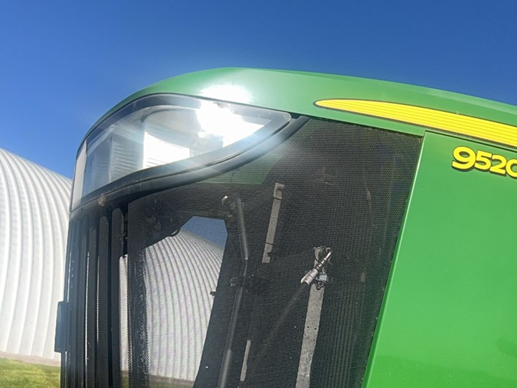 2016-john-deere-9520r-image-110
