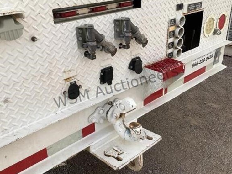 2012-freightliner-m2-106-image-11