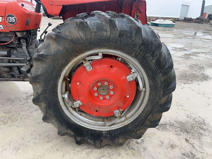massey-ferguson-135-image-42