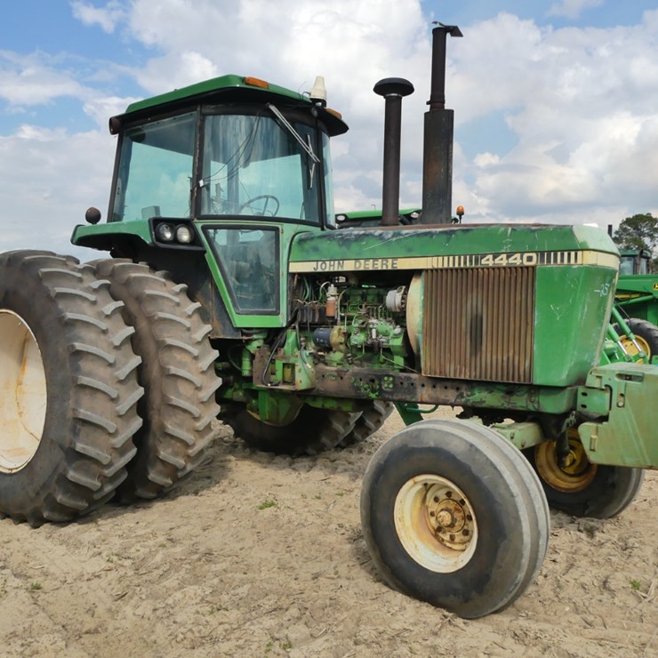 JOHN DEERE 4440