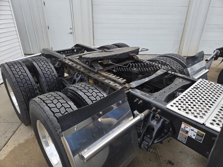 2018-kenworth-t680-image-23