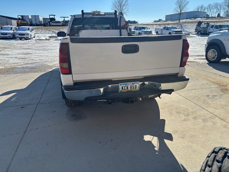 2005-chevrolet-2500-image-3