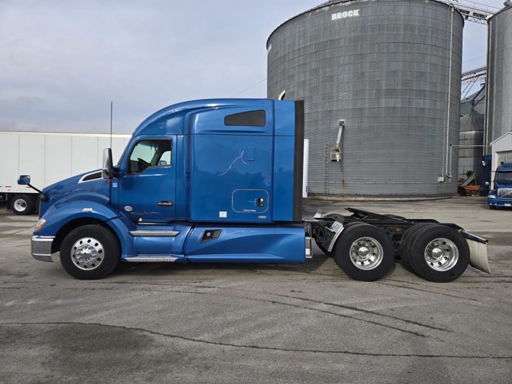 2019-kenworth-t680-image-2