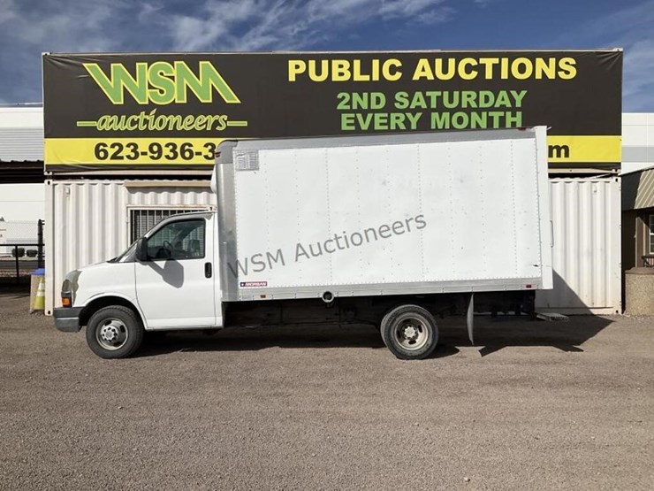 2011-chevrolet-express-4500-image-1