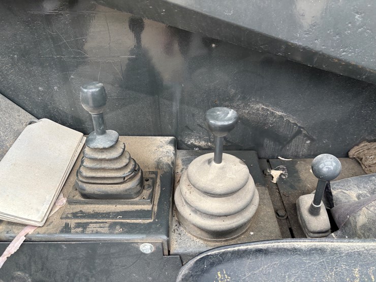 #2310-•-2004-gehl-rs8-telehandler-image-25