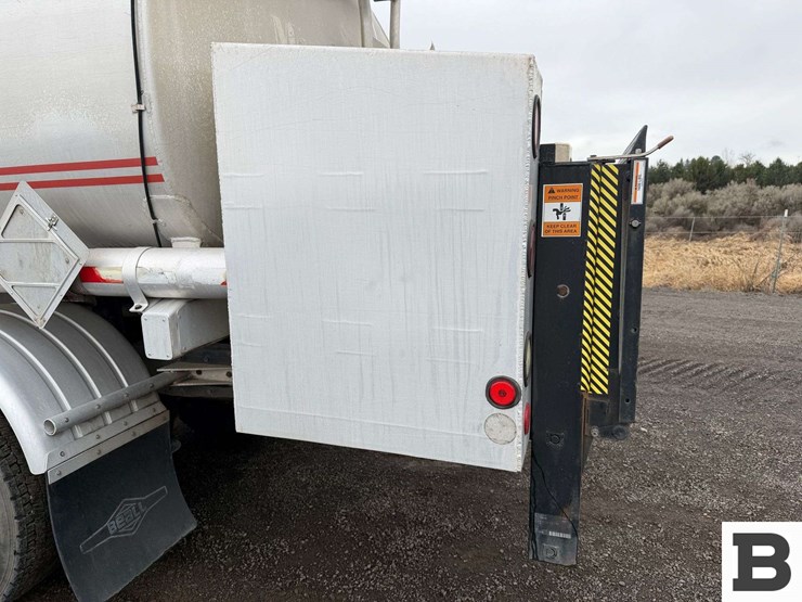 1993-freightliner-fld112-image-21