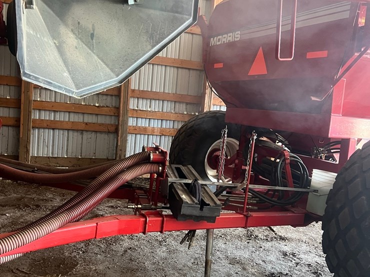 lot-10.-morris-air-seeder,-tow-between-with-10"-eagle-beaks,-new-seed-meter-unit,-pristine-condition,-always-shedded,-highly-maintained,-none-nicer-image-34