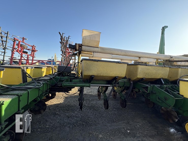 john-deere-7200-image-14