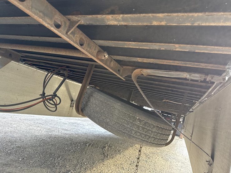 2017-utility-53'-image-11