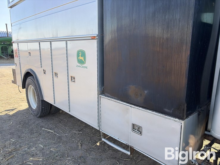 2001-international-4700-image-14