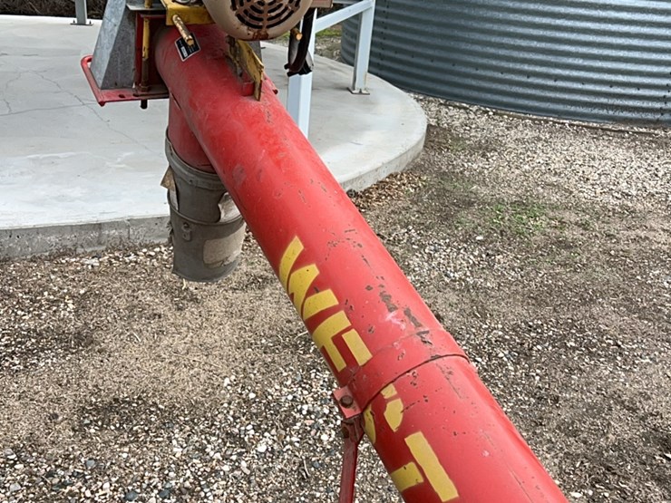 westfield-jump-auger,-has-5-hp-single-phase-220-electric-motor-image-31