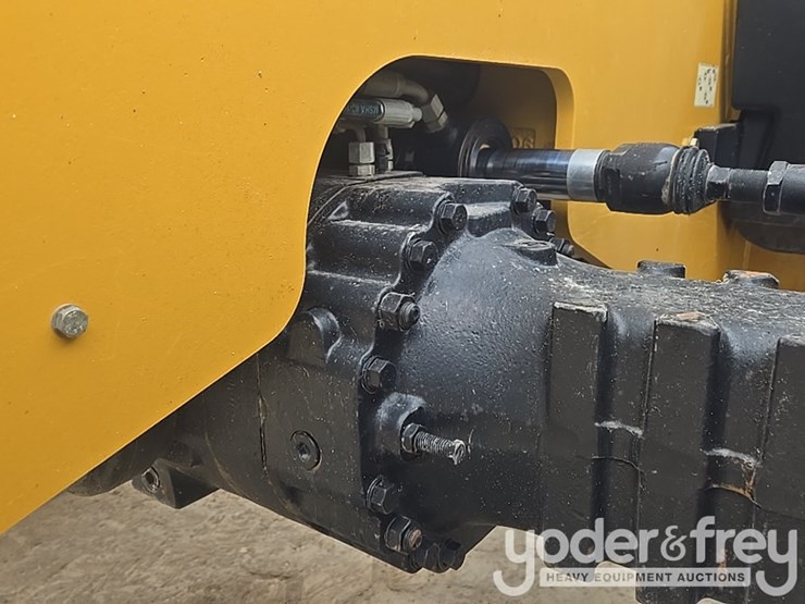2018-caterpillar-tl1055d-image-45
