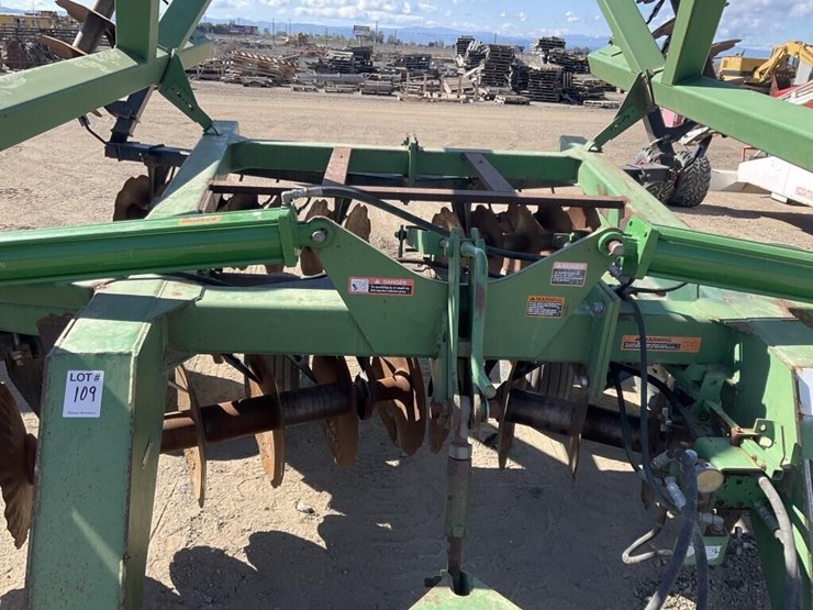 john-deere-32-image-11