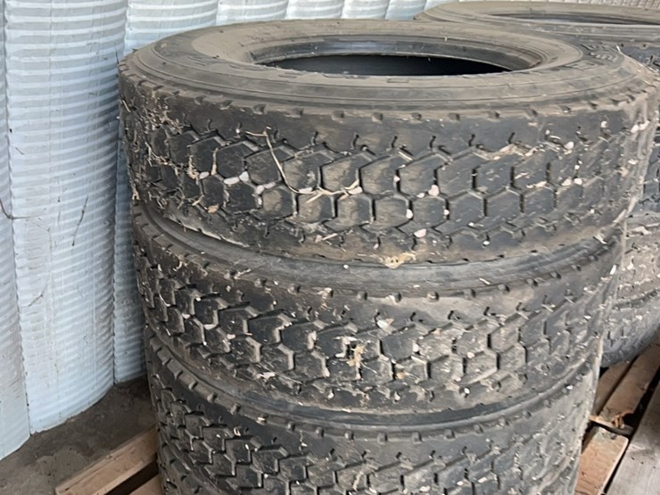 set-of-eight-truck-tires,-size-is-275/80/r-22.5,-all-are-excellent-shape-image-11