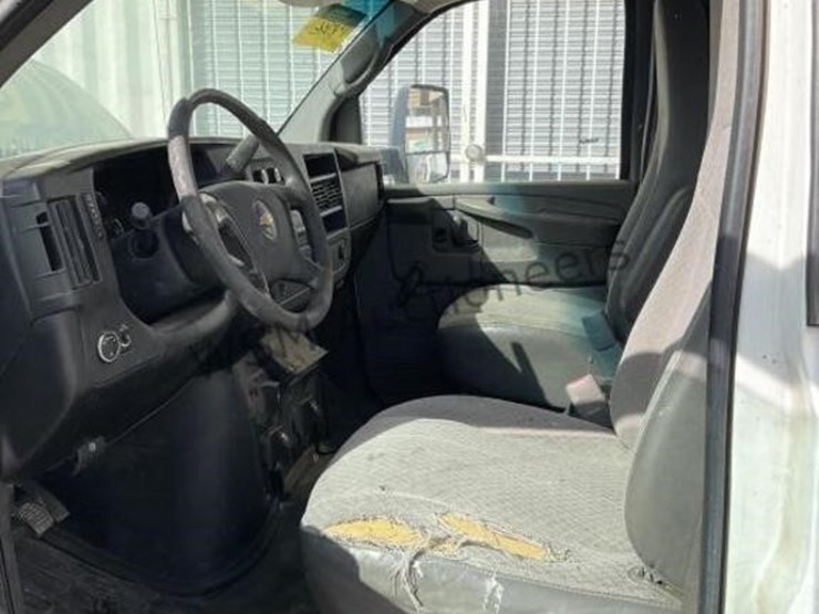 2011-chevrolet-express-4500-image-21