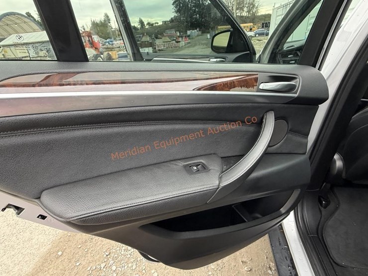 2010-bmw-x5-image-30