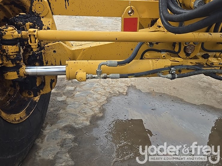 2015-caterpillar-12m3-image-39