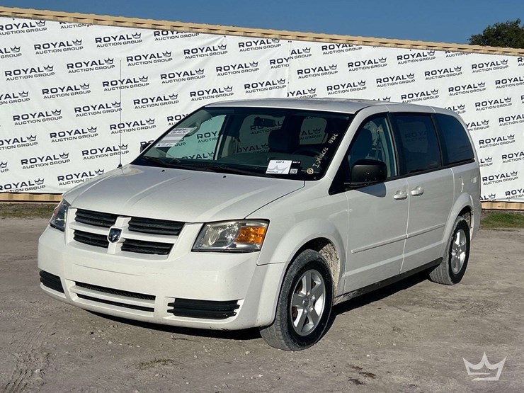2010-dodge-grand-caravan-image-1