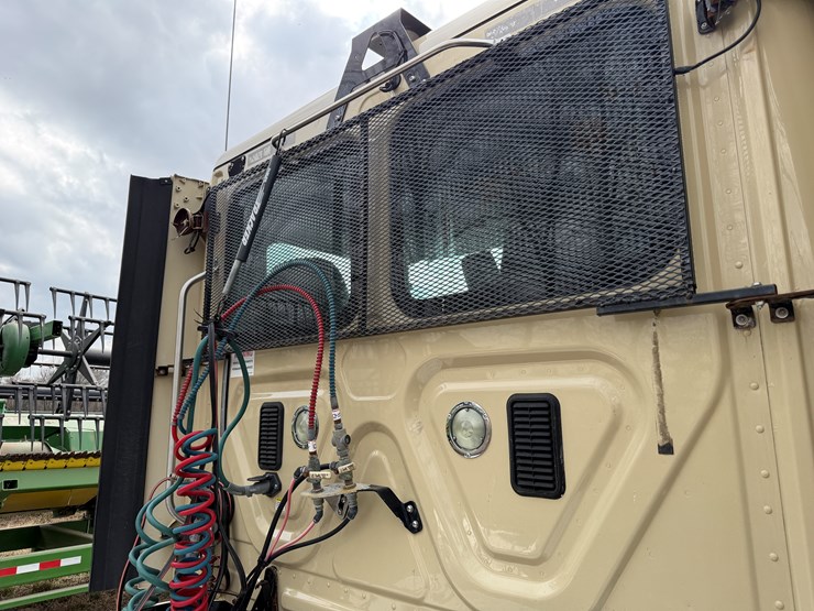 #40955-•-2016-freightliner-cascadia-t/a-daycab-truck-tractor-3akjged54gshn2294-image-41