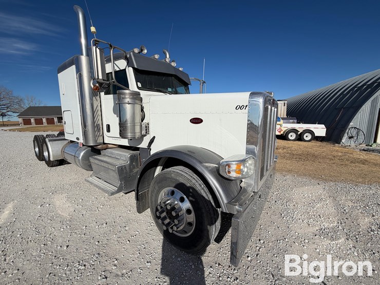 2013-peterbilt-388-image-9