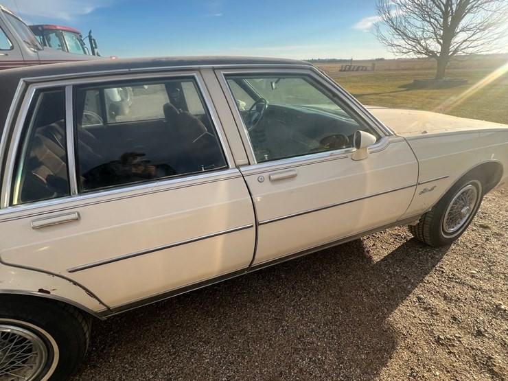 lot-13.-oldsmobile-delta-88-royale-car,-4-dr.,-196,050-mi,-307-v8,--4-speed-automatic-image-10