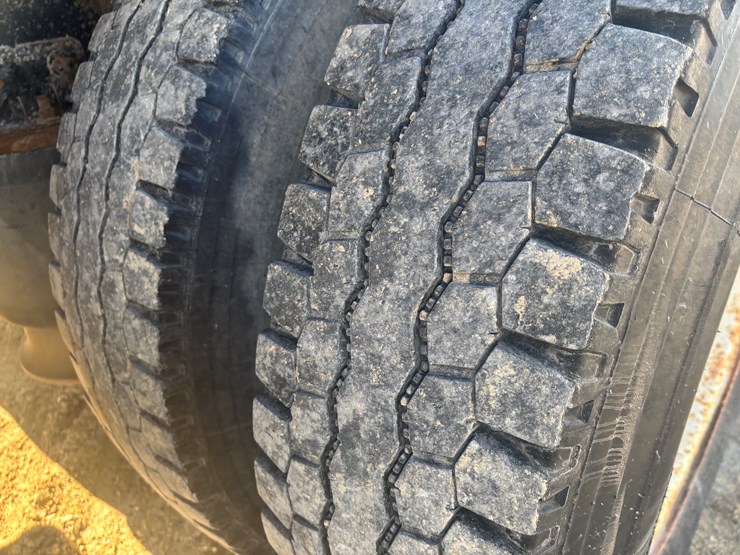 2005-sterling-lt8500-image-81