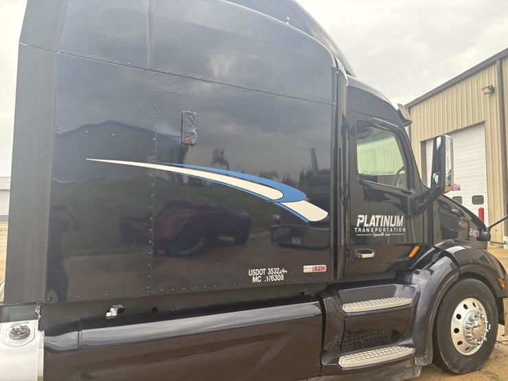 2019-peterbilt-579-image-13